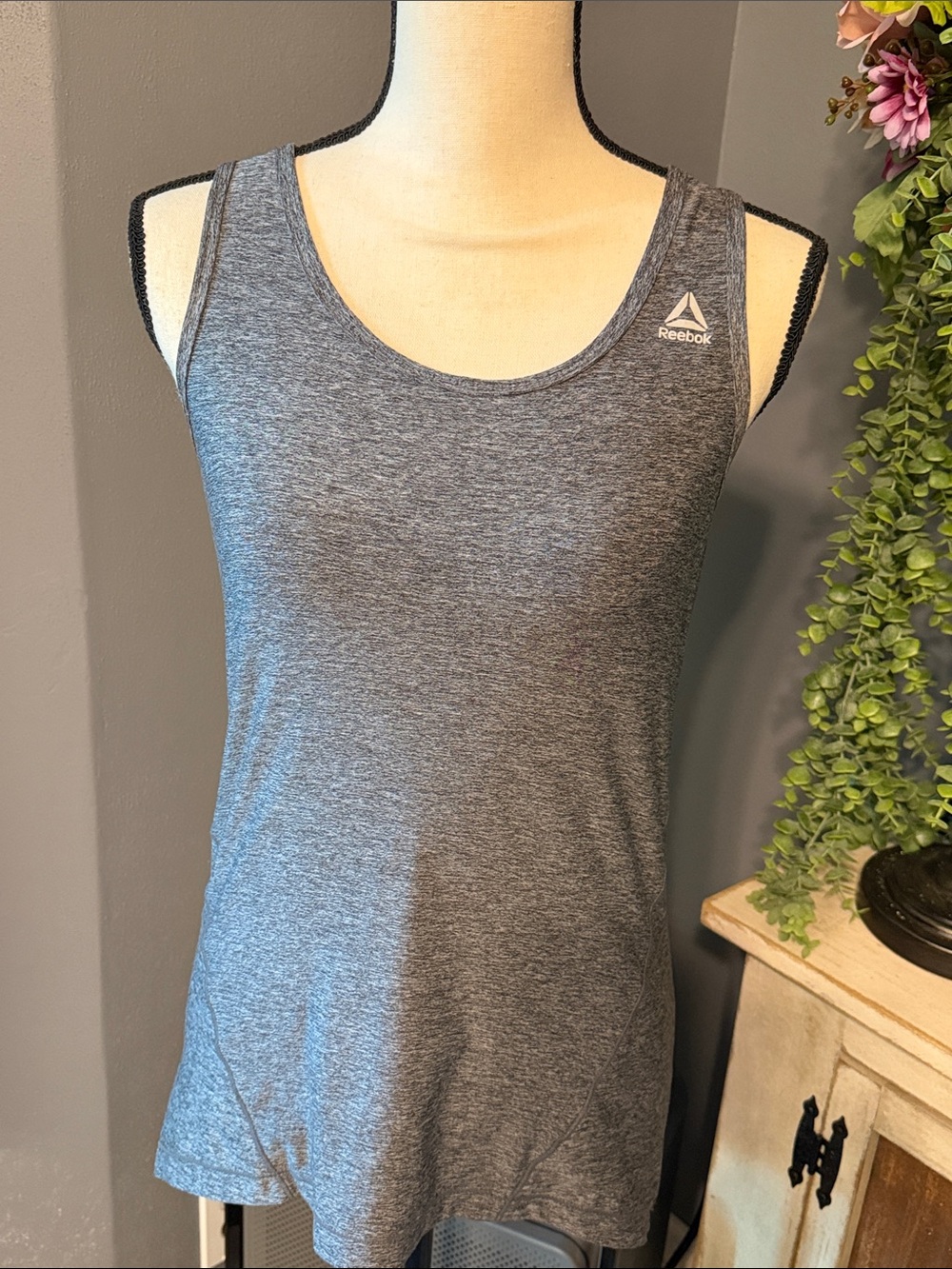 Reebok Women’s Heather Gray Athletic Tank Top